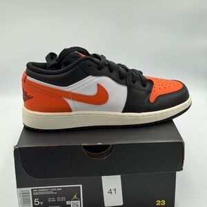 Nike Jordan 1 Low GS Starfish Orange and Black 5y new in box